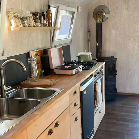 Botel Hausboot Ferdinand Magellahn