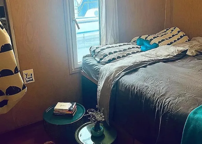 Botel Hausboot Ferdinand Magellahn *